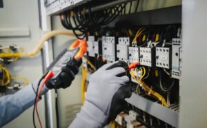 Comment savoir si vous devez rénover une installation électrique ?